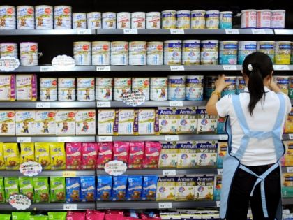 Cina, le multinazionali abbassano il prezzo del latte in polvere a seguito delle accuse dell’Antitrust